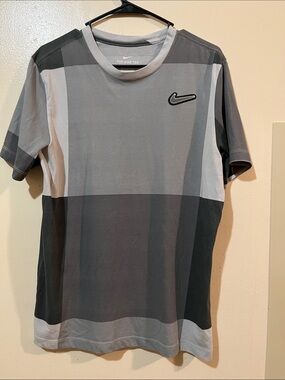 NWOT NIKE DRI-FIT - 4 Color Block Gray - DRI FIT - NO STAINS OR RIPS